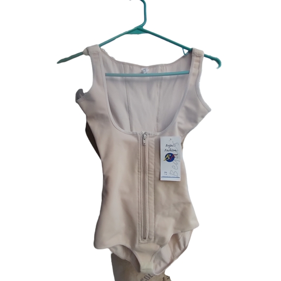 Body fitting suit medium